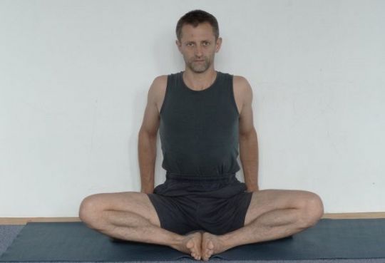 BADHAKONASANA