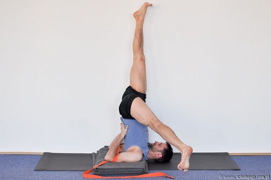 PARŚVAIKAPADA SARVANGASANA